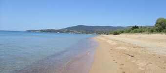 Stone's Throw Cottage by the sea in Koroni - sleeps 6