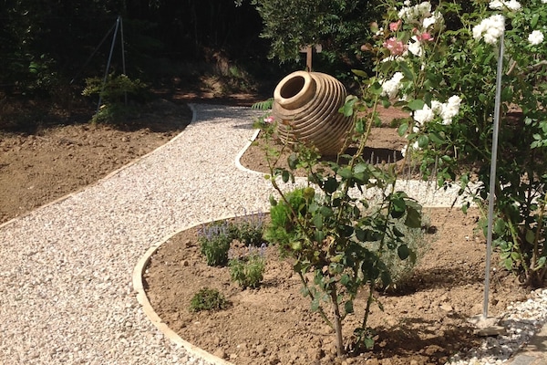 Step down the garden path to the cottage... a few metres from the beach & sea