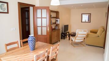 Een smart-tv en een dvd-speler