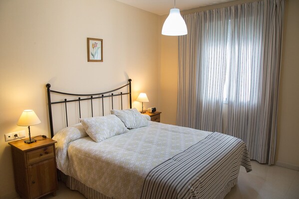 3 bedrooms, desk, iron/ironing board, free WiFi - Torcal apartment in the center of Écija (Écija)