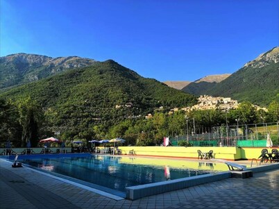 Small Alvitano shelter