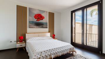 4 camere, una scrivania, ferro/asse da stiro, culla da viaggio