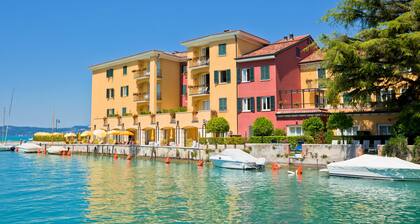Villa Alberti 900m from Garda lake, SalĂČ, Italy