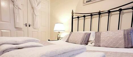 2 Schlafzimmer, Schreibtisch, WLAN