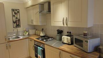 Fridge, oven, cookware/dishes/utensils, dining tables