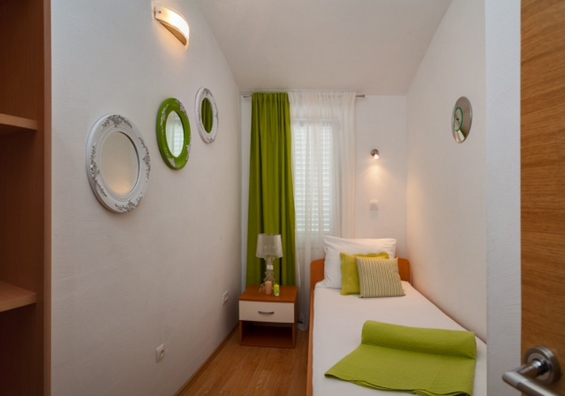 7 bedrooms, iron/ironing board, internet, bed sheets