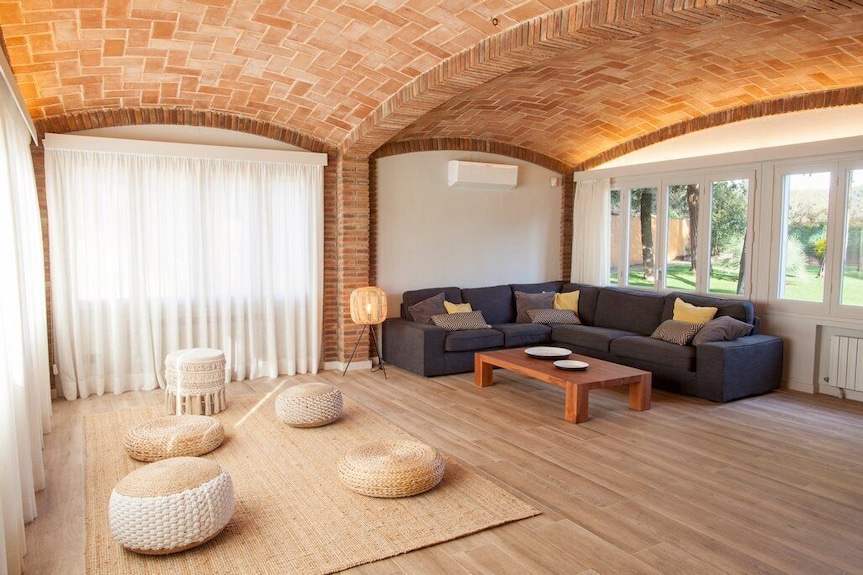Lujosa Casa Con 5.000 M² De Jardín. Piscina, Aire Acondicionado Y Barbacoa. - Mollet del Vallès