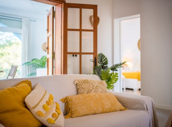 6 bedrooms, in-room safe, iron/ironing board, travel crib