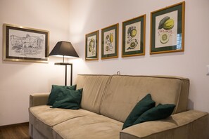 スマートテレビ、DVD プレーヤー、書庫