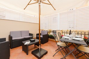 屋外ダイニングエリア