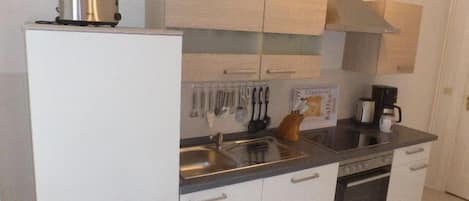 Kühlschrank, Ofen, Herdplatte, Geschirrspüler