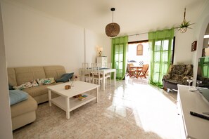 Een flatscreentelevisie