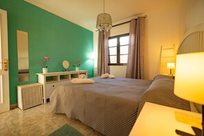 2 dormitorios, tabla de planchar con plancha, Internet y ropa de cama
