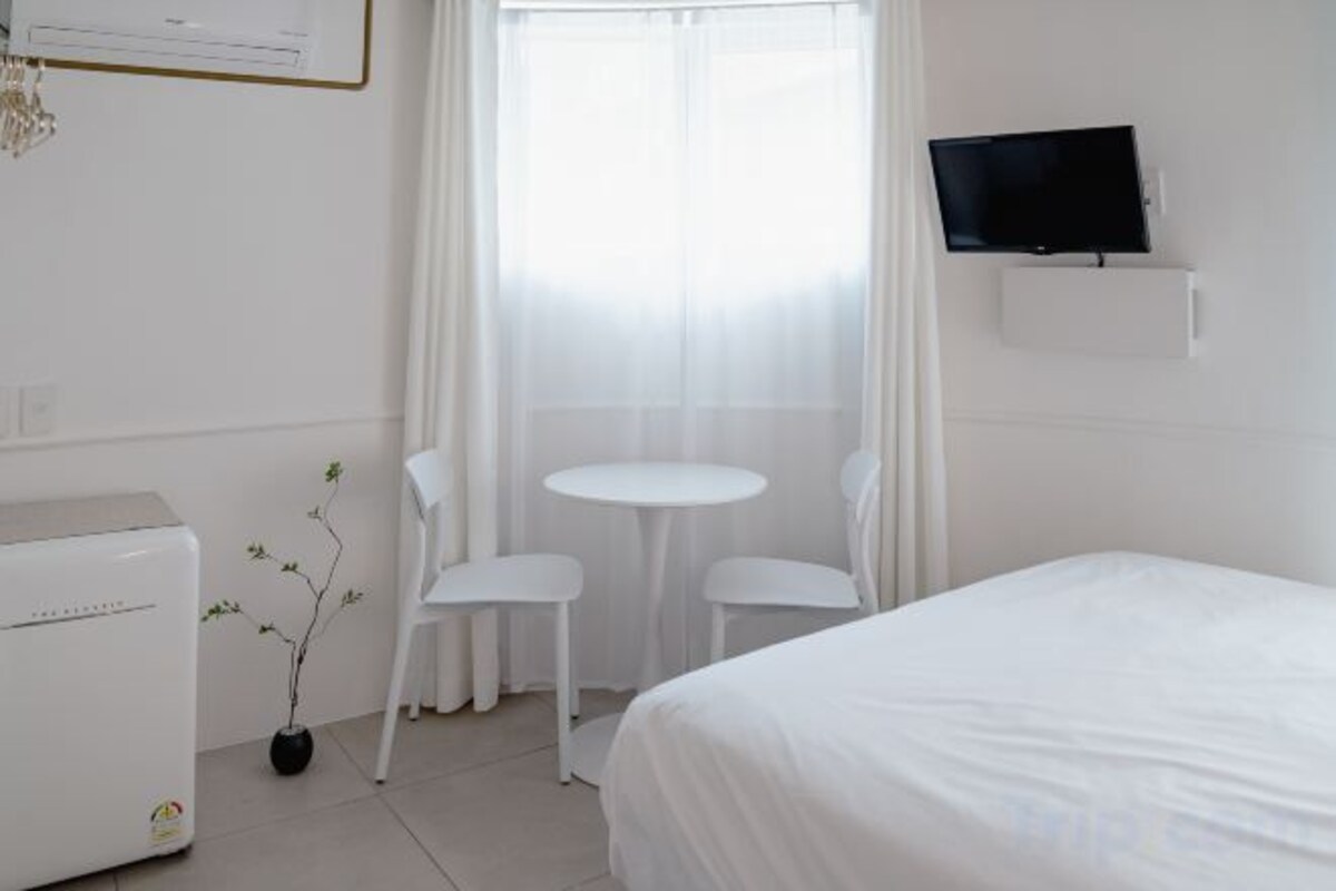 1 bedroom, premium bedding, down duvets, free WiFi