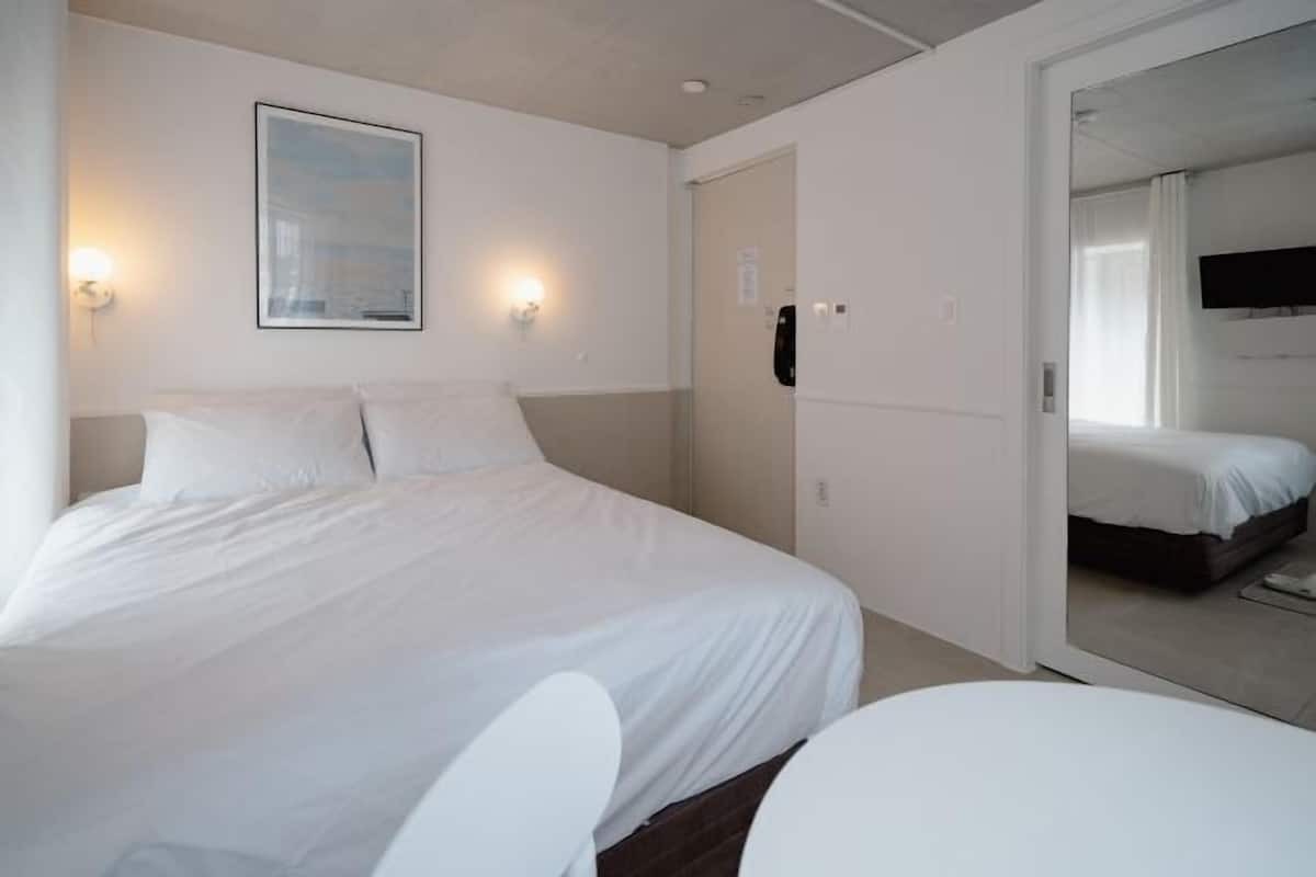 1 bedroom, premium bedding, down comforters, WiFi (free)