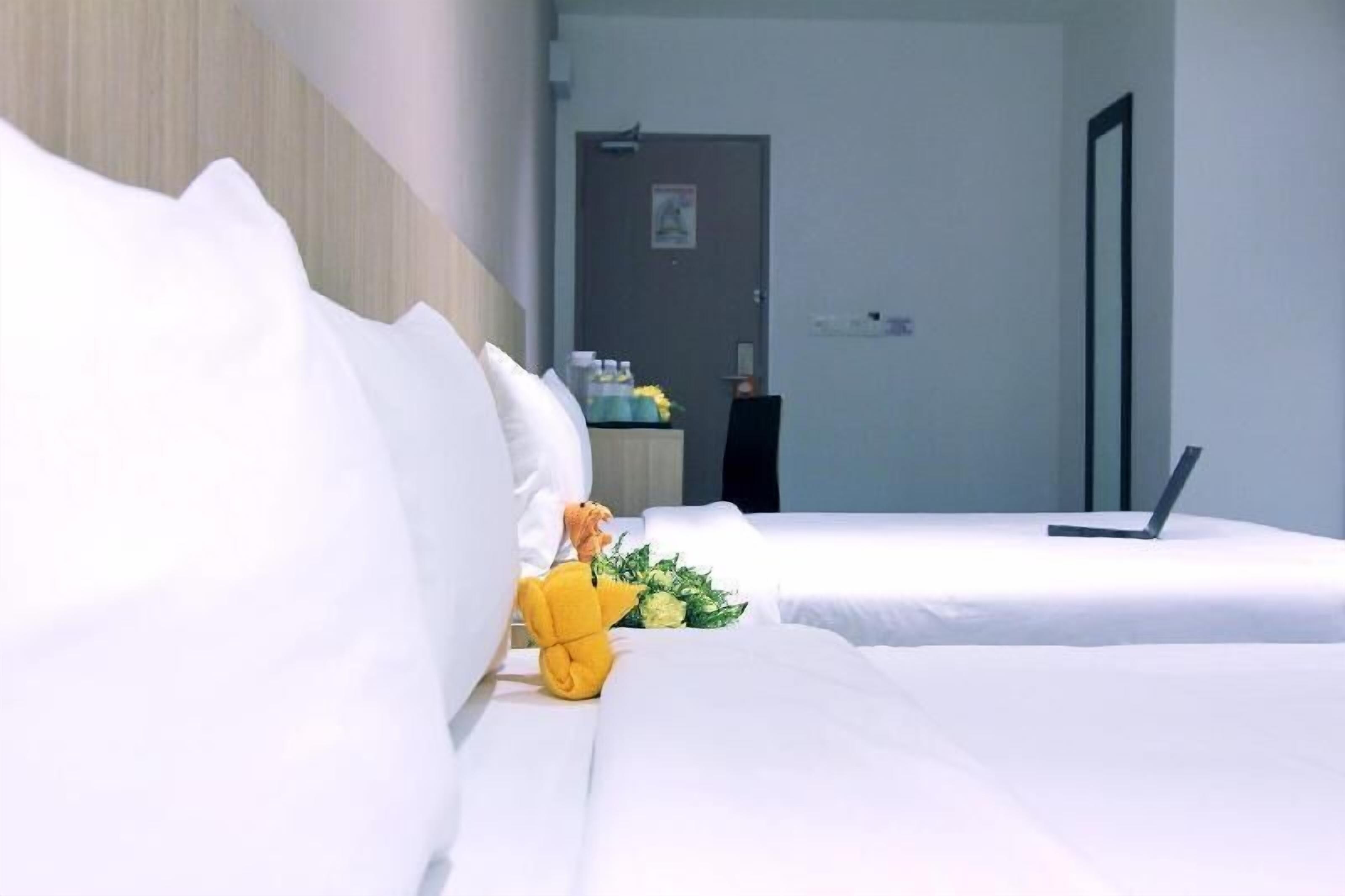 Skrivebord for bærbar PC, wi-fi (inkludert) og sengetøy