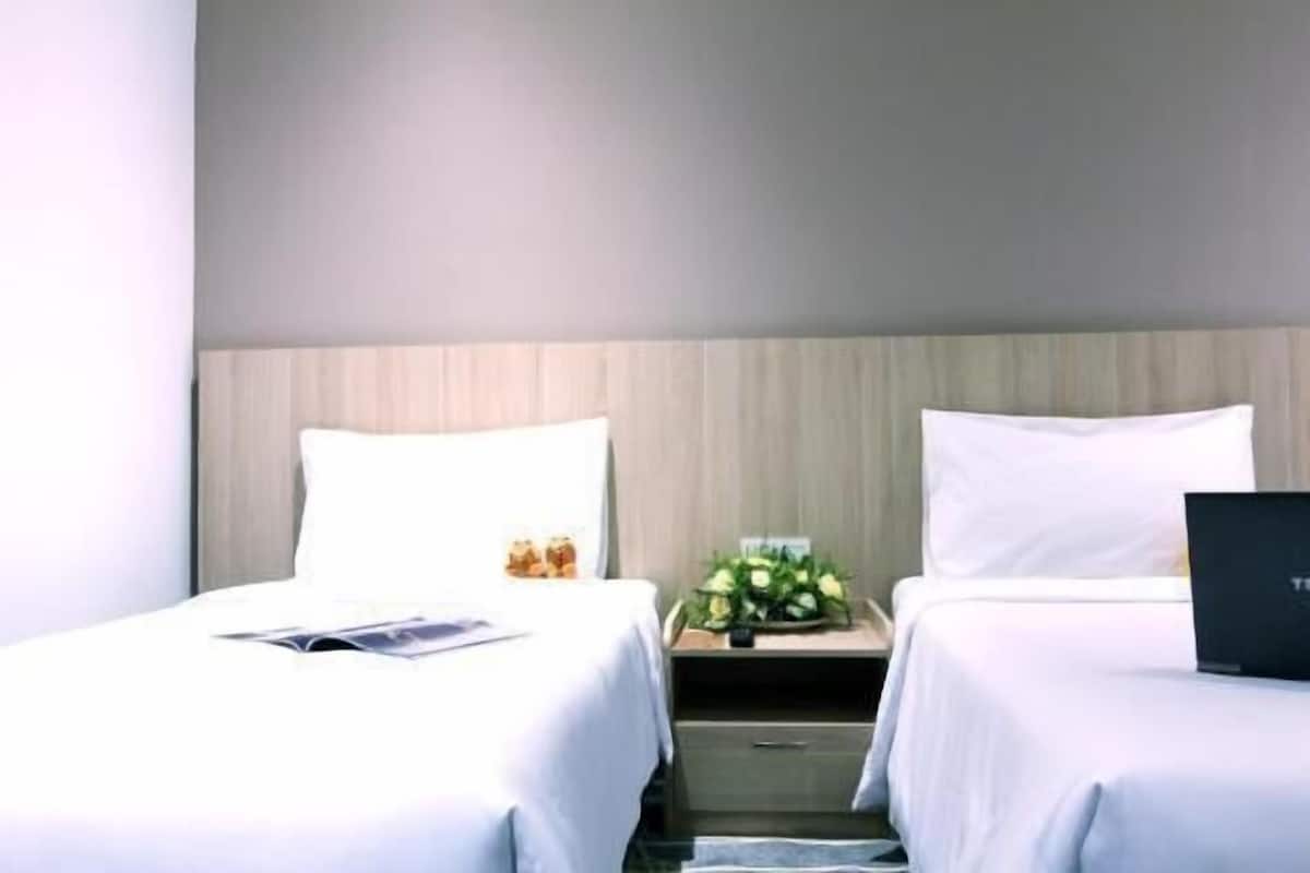 Espacio para trabajar con un portátil, wifi gratis, ropa de cama