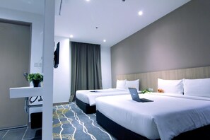 Laptop workspace, free WiFi, bed sheets - Pacific Express Hotel Chinatown (Kuala Lumpur)