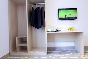 Deluxe Triple (No Windows) | Room amenity