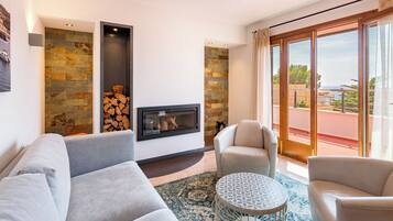 Smart TV, fireplace, stereo, offices