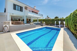 Piscine extérieure