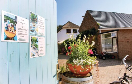 2 bedroom awesome home in Ommeren
