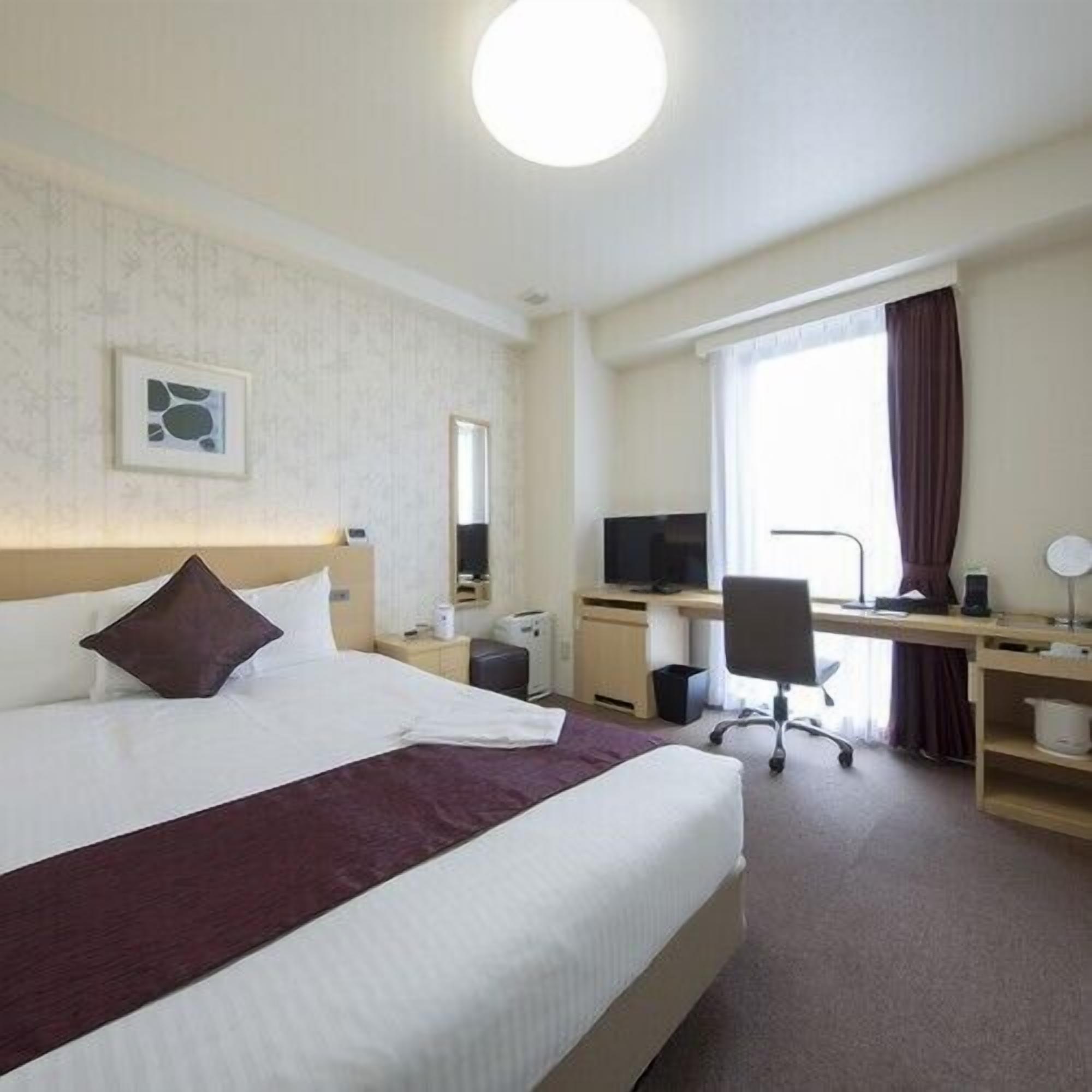 Minibar, desk, soundproofing, iron/ironing board