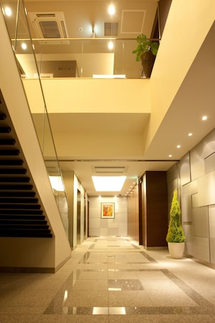 Interior entrance. Shizutetsu Hotel Prezio Shizuoka Ekinan
