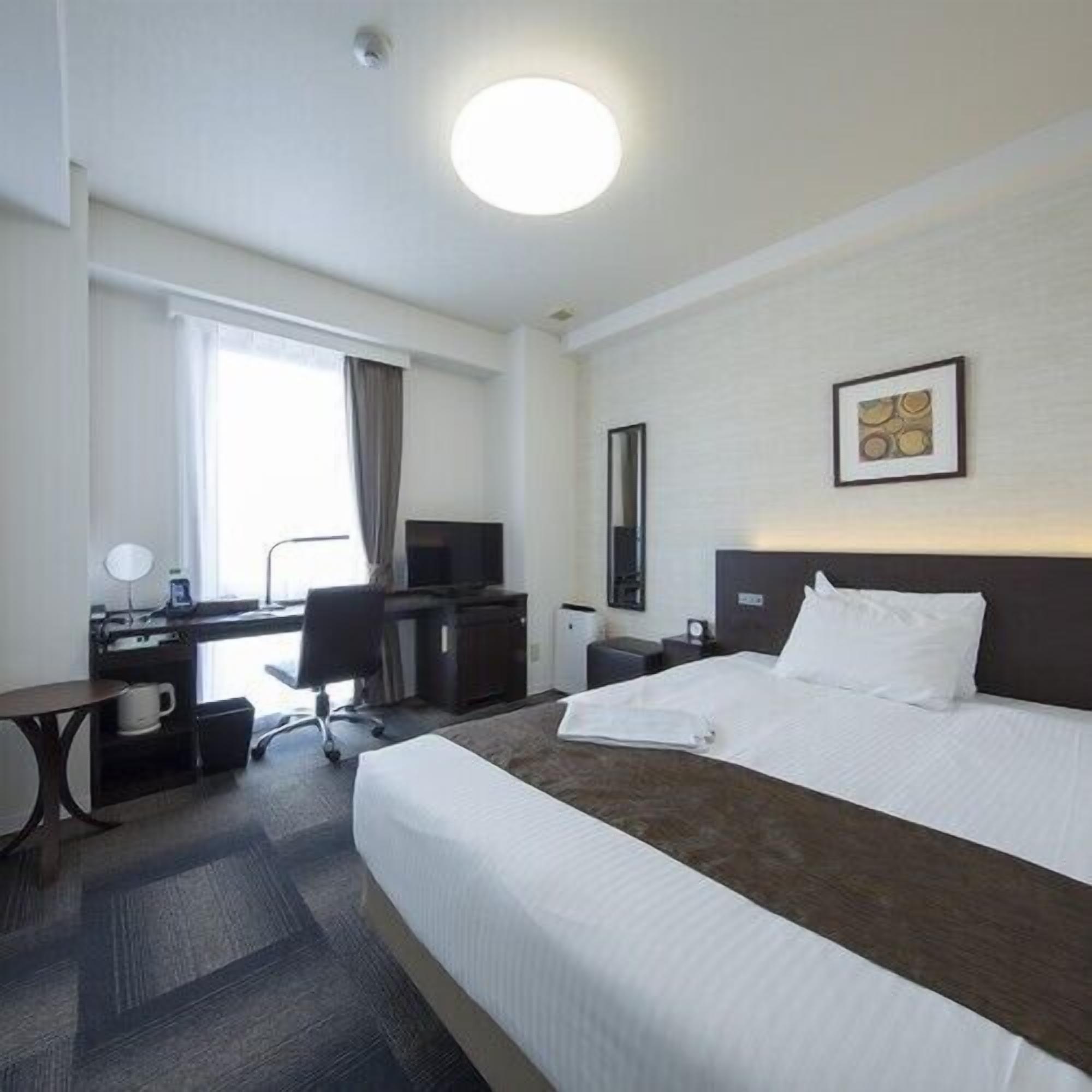 Minibar, desk, soundproofing, iron/ironing board