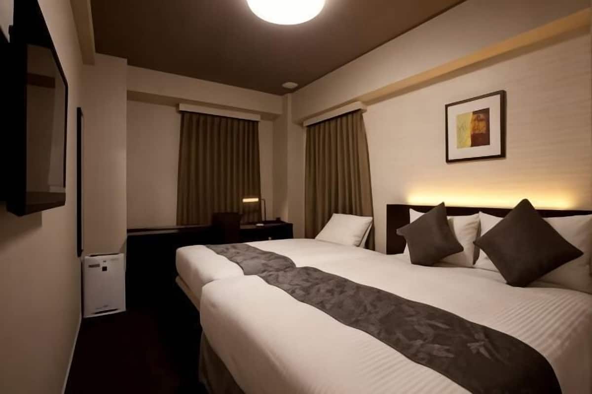 Minibar, desk, soundproofing, iron/ironing board