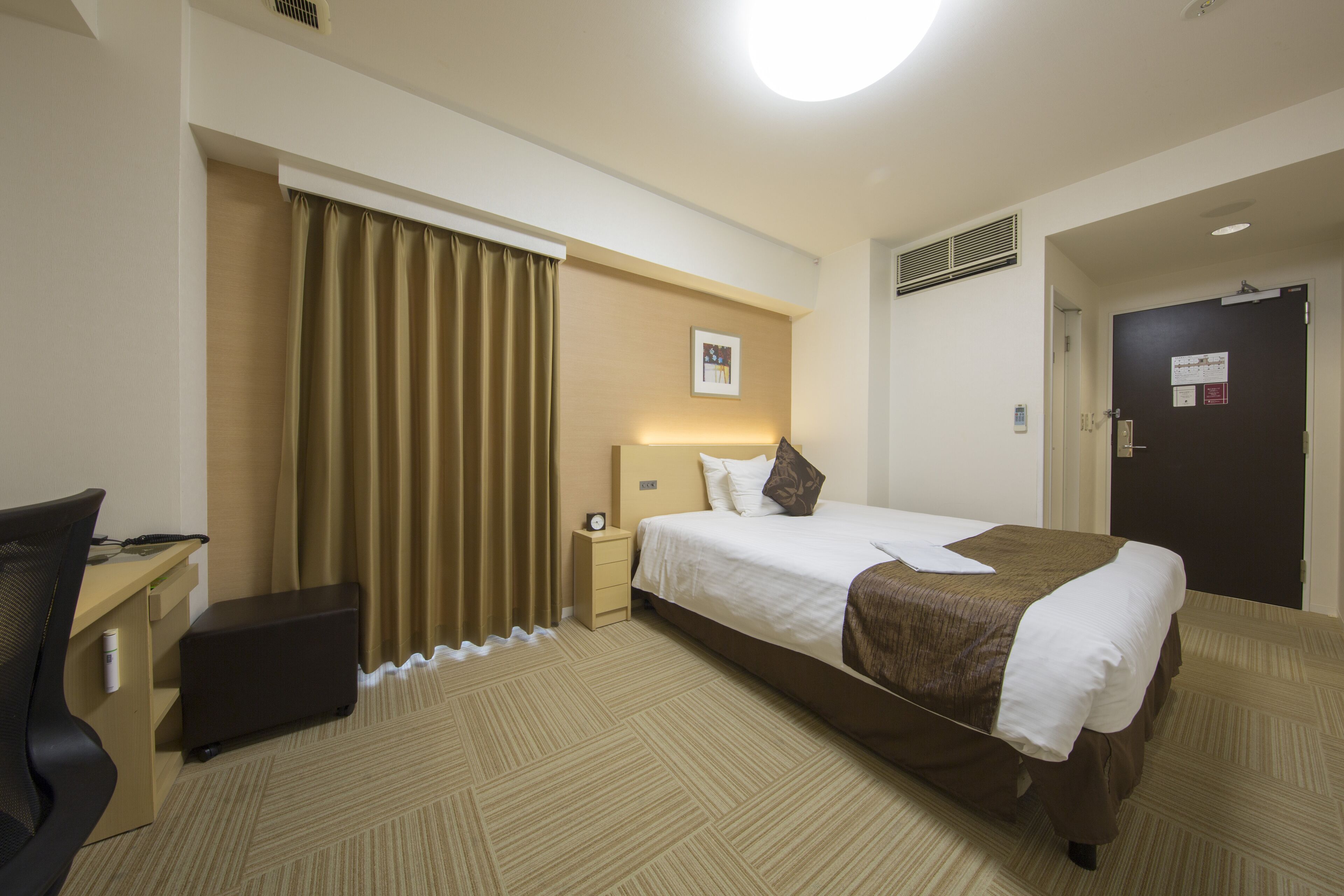 1 bedroom, minibar, desk, soundproofing