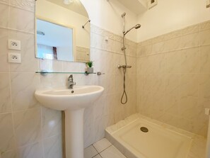 Bañera y secador de pelo