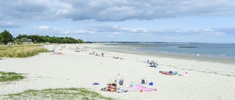 På stranden