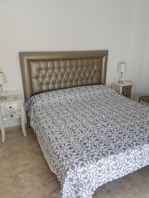 4 bedrooms, in-room safe, desk, iron/ironing board