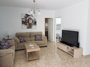 Smart TV, fireplace, DVD player, ping pong - Luxury Villa south facing-Beach 500m-Private heated pool-English TV-WiFi-BBQ (SANTIAGO DE LA RIBERA)