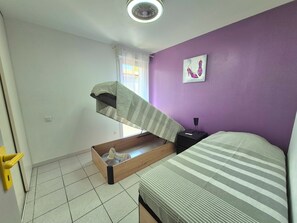 2 chambres, fer et planche à repasser, lit parapluie, Wi-Fi gratuit