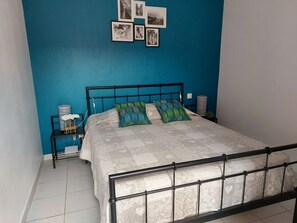 2 bedrooms, iron/ironing board, free WiFi