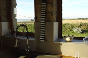 Interior - Fishing house in front of the sea. (Plovan)