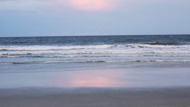A beach with waves and a cloudy sky. - Surf Court 48- 1 Block To The Beach! (Hilton Head Island)