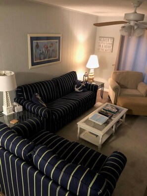 Een televisie en een dvd-speler