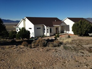 Exterior - Great Views, Quiet Neighborhood, Comfortable Living! Spacious. (Cedar City)