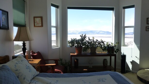 3 habitaciones, escritorio, tabla de planchar con plancha y wifi gratis 