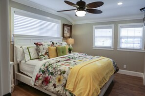 6 slaapkamers, een strijkplank/strijkijzer, reisbedje, gratis wifi