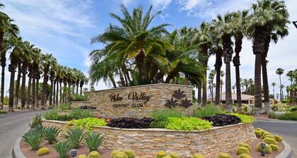 Wonderful Lakeside and golf course view!! No taxes for 28 night stay or longer.