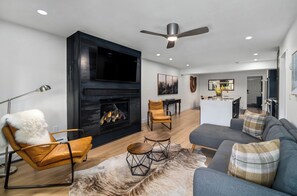 Téléviseur connecté, foyer, livres