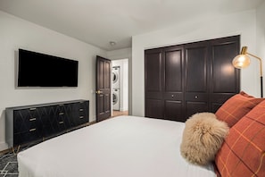 3 bedrooms, iron/ironing board, travel crib, WiFi