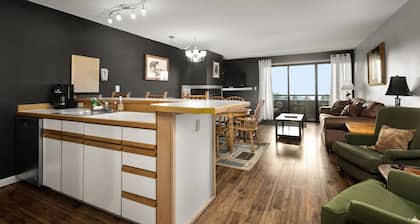 Affordable condo with great views - Ski access just a few steps away