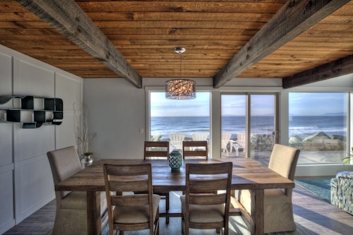 Hot tub on the Beach with Super Fast Wi-Fi at Luna Shores