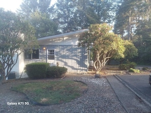 Set amidst a serene wooded area, this single-story house offers a peaceful retreat surrounded by a beautifully maintained garden.