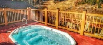 Incredible ski in ski out studio! Hot tub, underground parking,gym,rooftop deck, ski room!!!